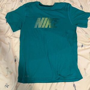Nike Large. Dri-Fit Shirt